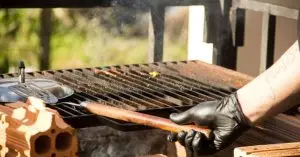 How does a pellet grill work