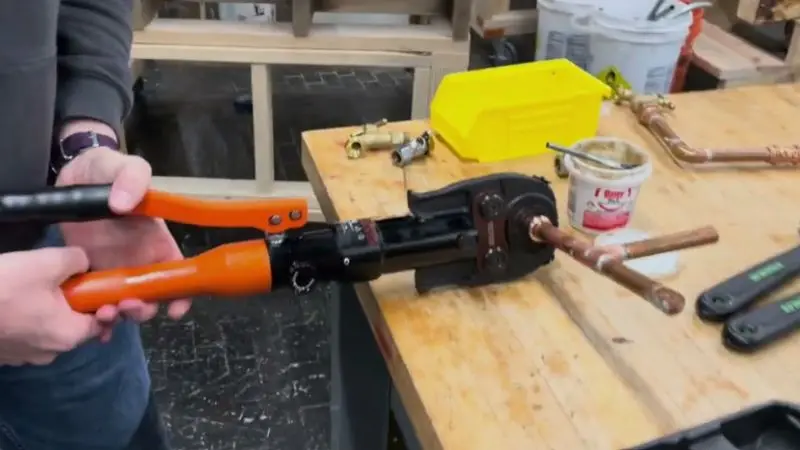 How to use a crimping tool step-by-step