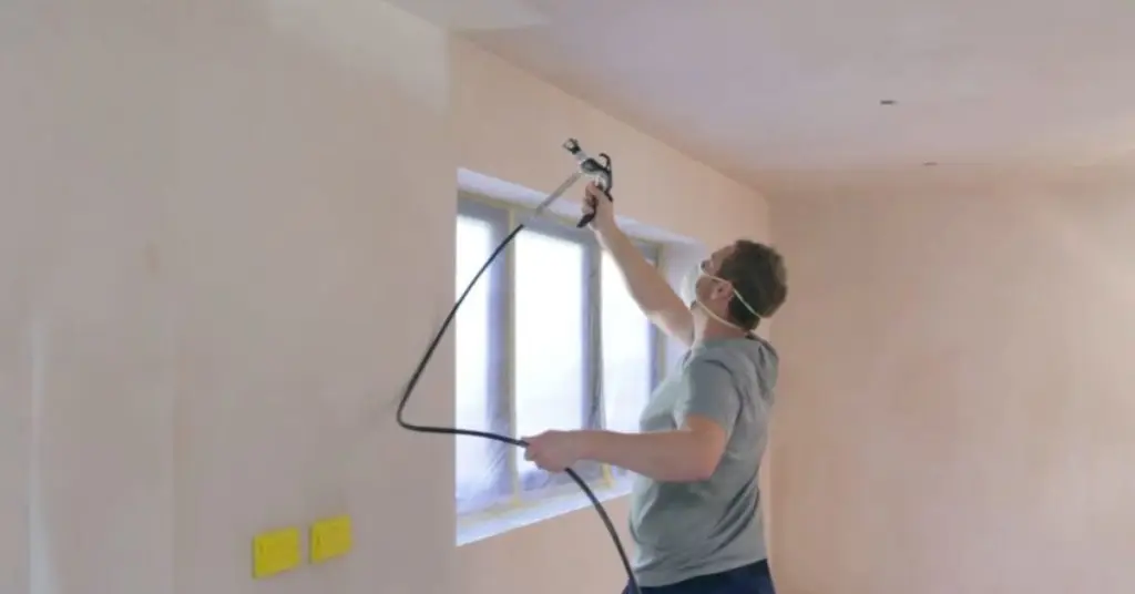 Maling af vægge med en airless sprøjte