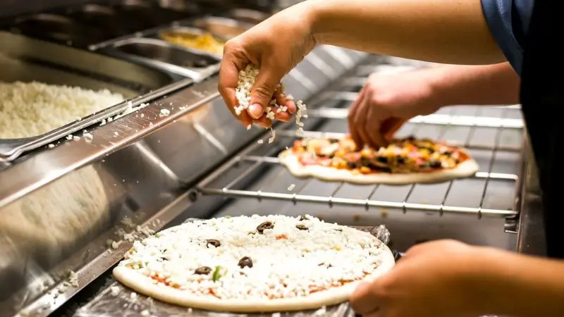Features of a Pizza Prep Refrigerator