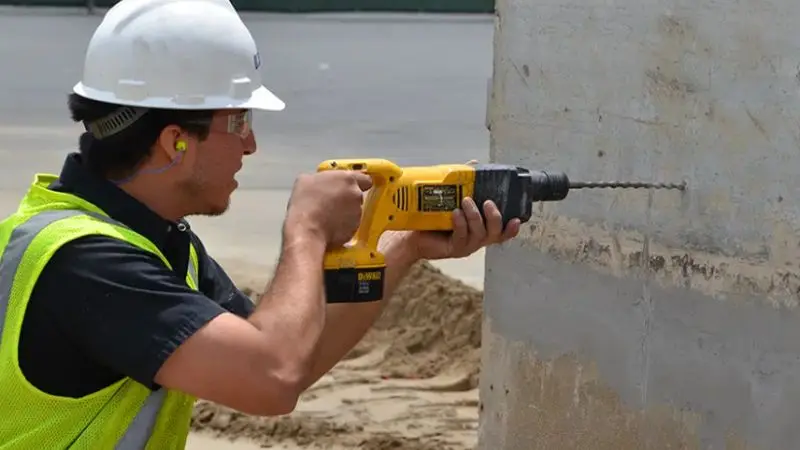 What is the working process of core drilling