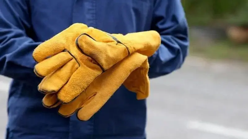 Guanti di sicurezza per la riparazione di componenti