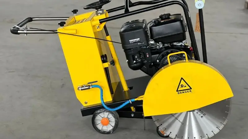 Tragbare Betonsägemaschine
