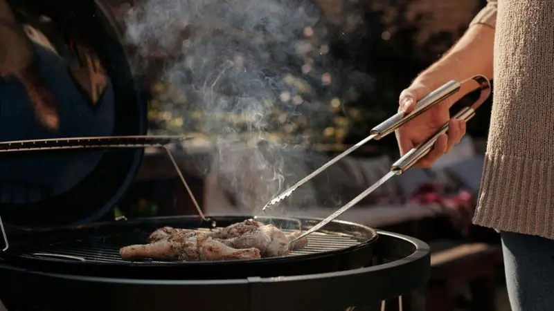 complete guide for cooking rotisserie chicken on a gas grill