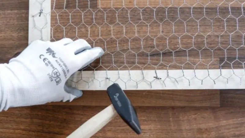 How to strengthen a chicken wire fence