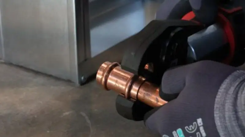 How to install copper pipe press fittings