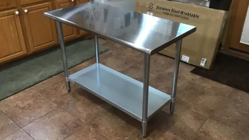  key factors to consider before choosing a stainless steel table
