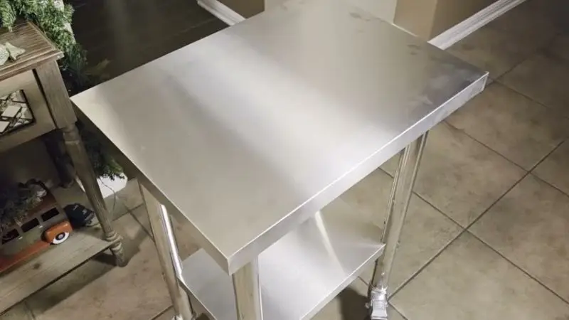 key factors to consider before choosing a stainless steel table