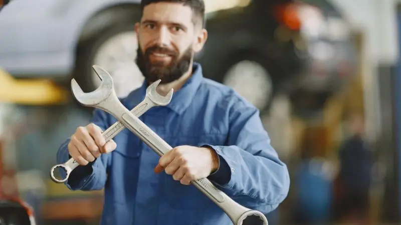 explained the main types of socket wrench and their uses
