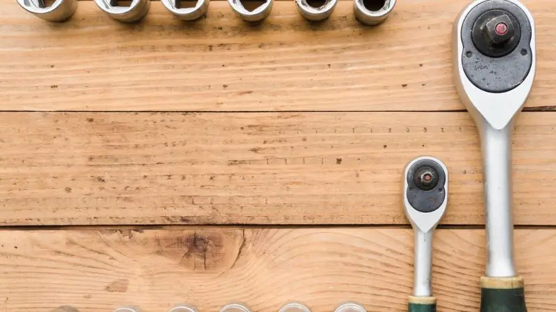 Uses of a universal socket wrench