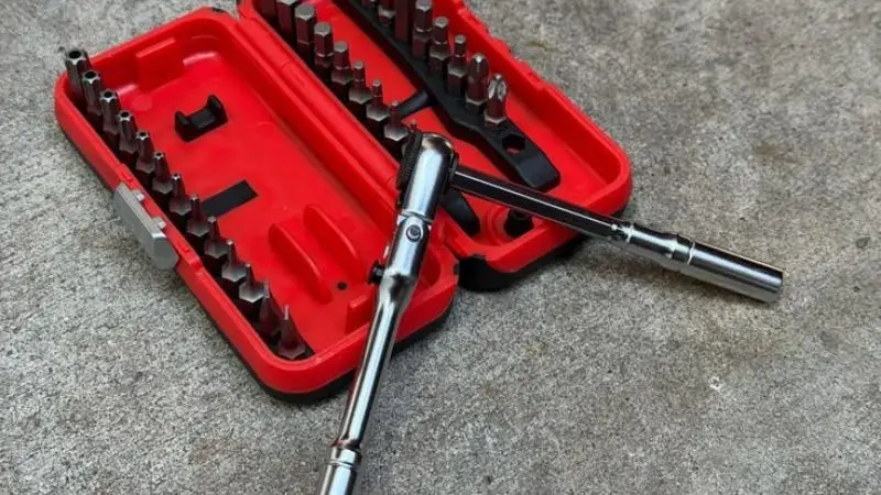 Common Uses of a Socket Wrench
