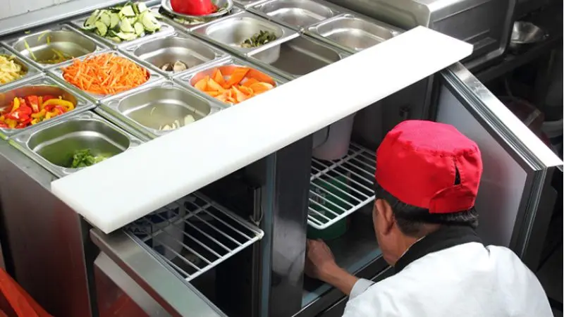 How to choose the right sandwich prep station