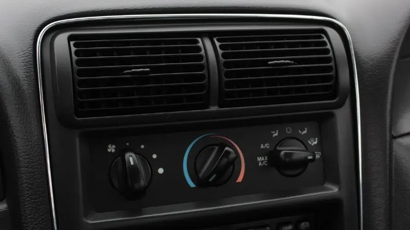 how does air conditioning work on a car