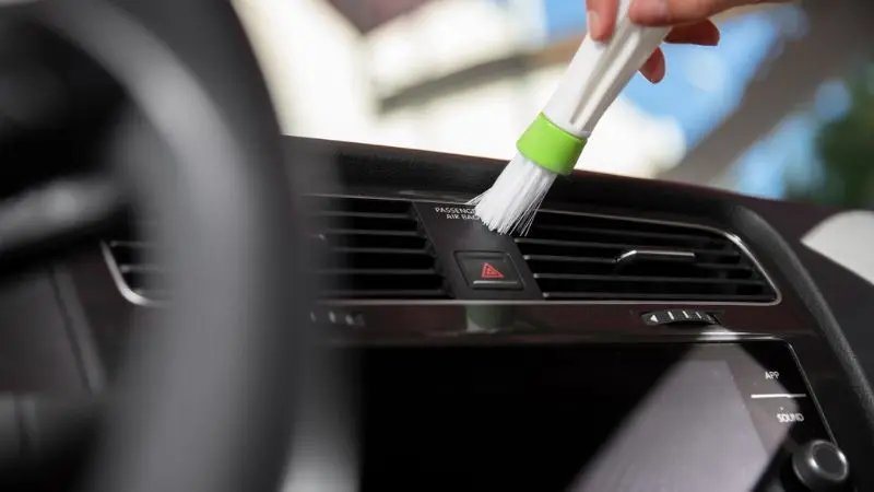 how does air conditioning work on a car