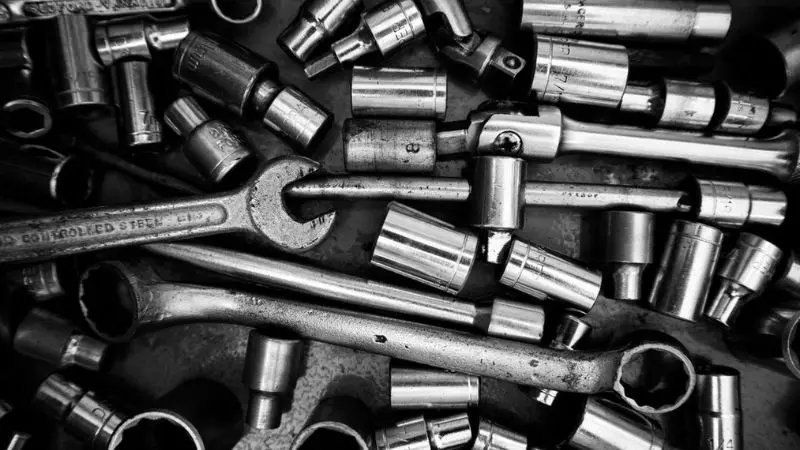 Describe where and how to use a large socket wrench set