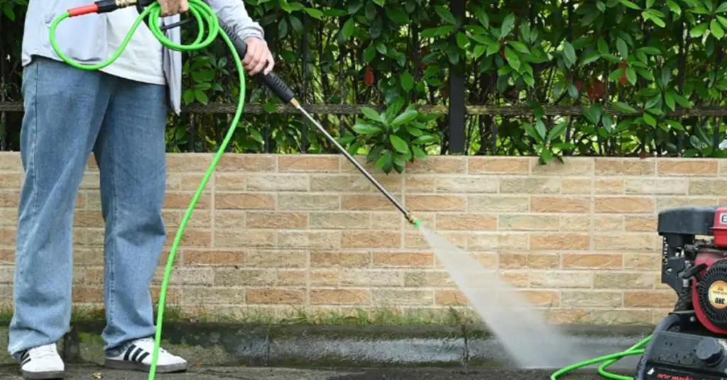How do pressure washers work