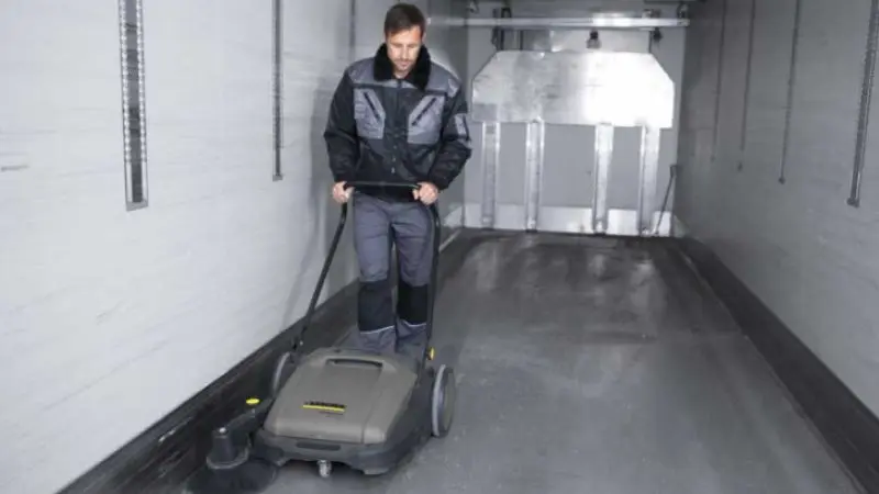 How to assemble a floor sweeper