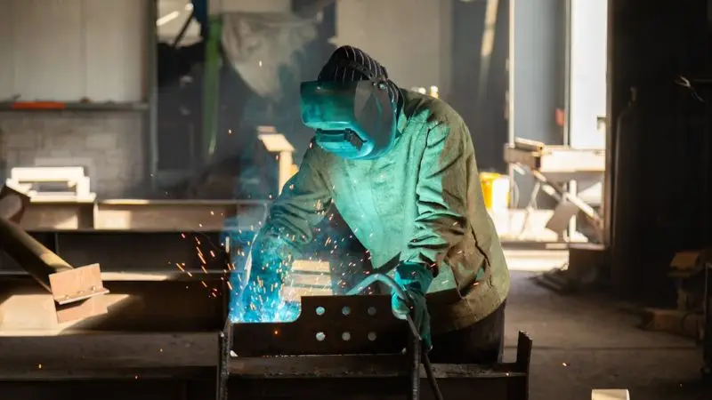  Learn what you need before setting up a MIG welder
