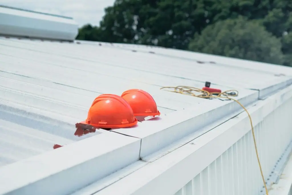 How to repair leaking roof