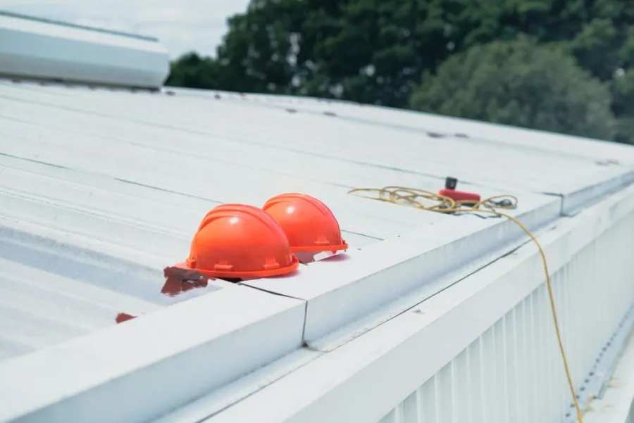 How to repair leaking roof