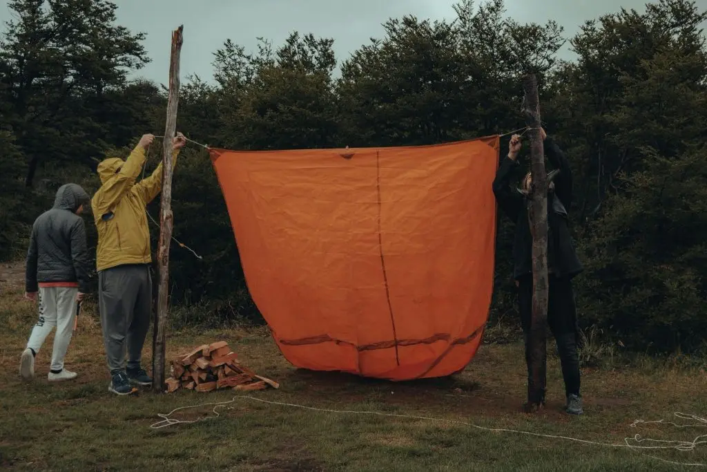 people building an emergency shelter