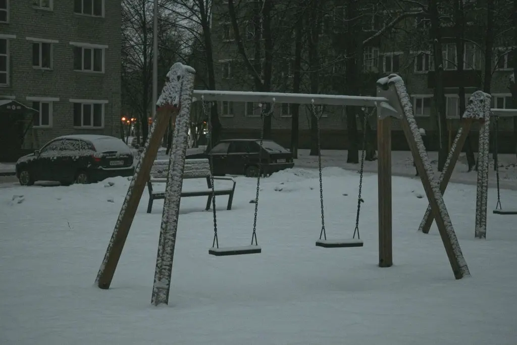 how to build a swing set in snow
