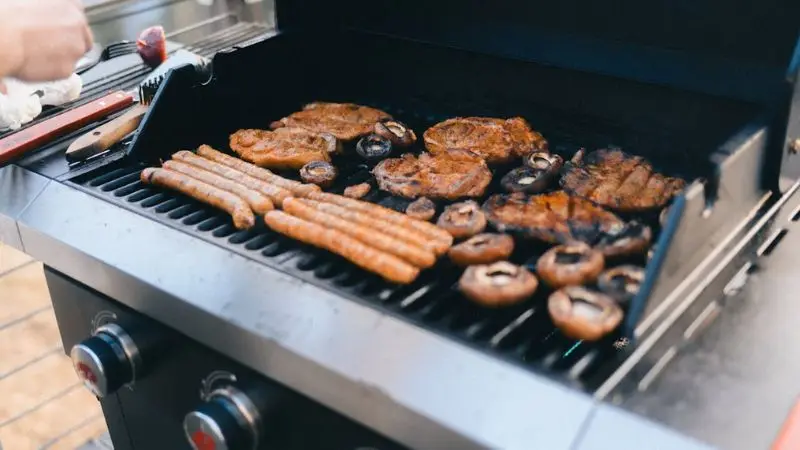 benefits of using a flat griddle on your outdoor grill