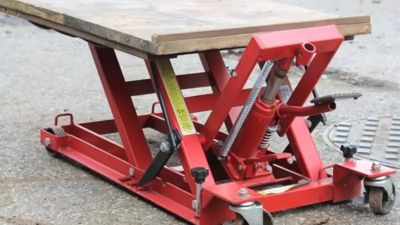 Build a Small Hydraulic Lift at Home