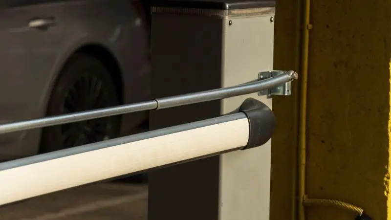 design that improves a modern driveway gateway