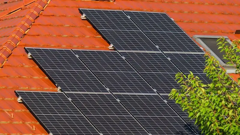 How to choose the right solar panel for charging your battery