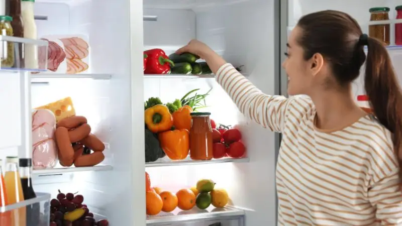 common refrigerator problems and solutions