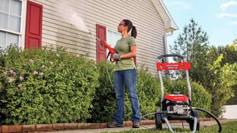 gas pressure washer with reliable engine