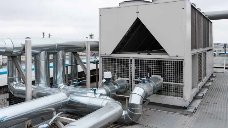 how does a commercial chiller system work?