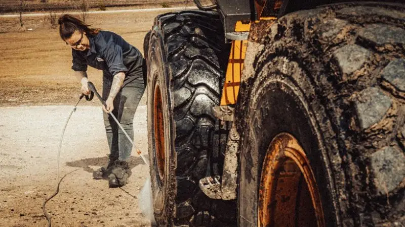  important features to consider before buying a pressure washer