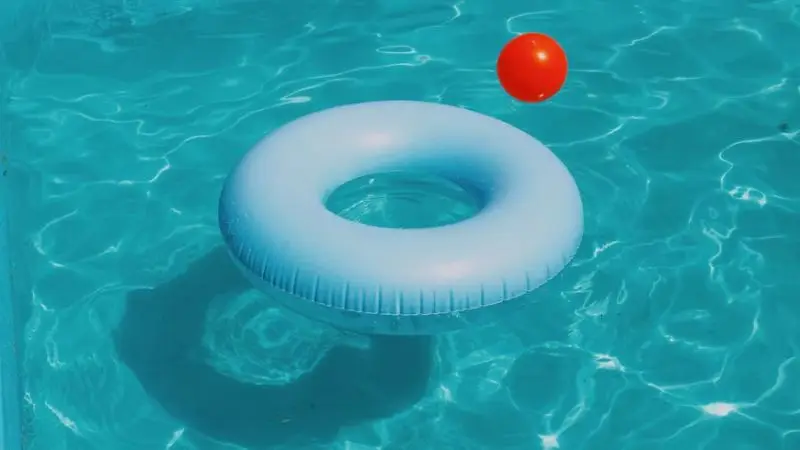 understanding which common issues cause cloudy pool water