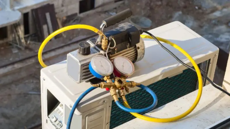 How does an AC vacuum pump work?