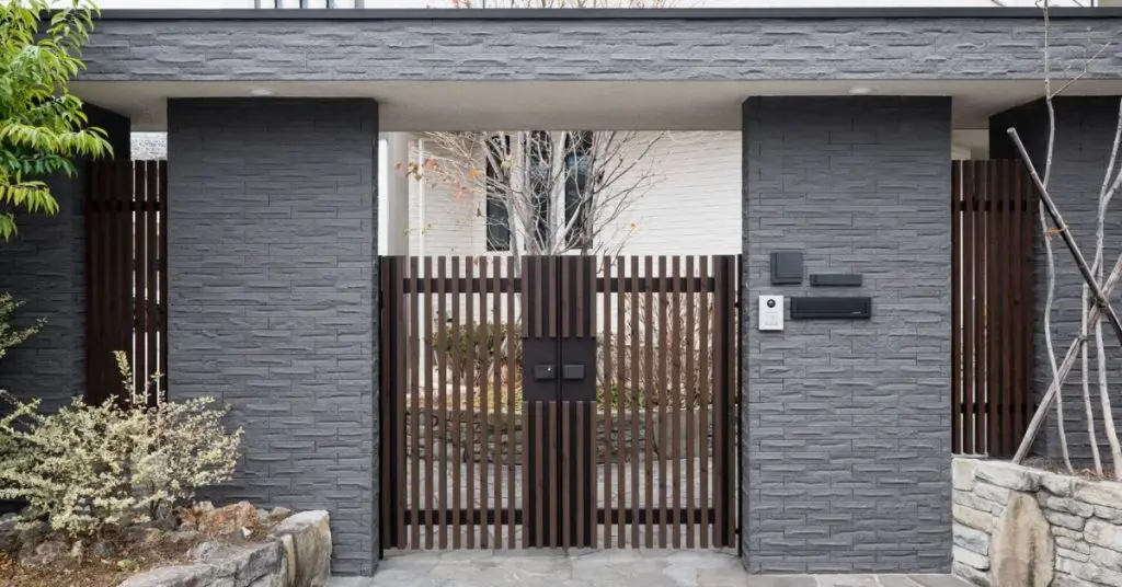 inexpensive driveway gate ideas
