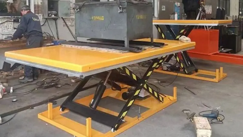 How Does a Manual Hydraulic Lift Table Work? 