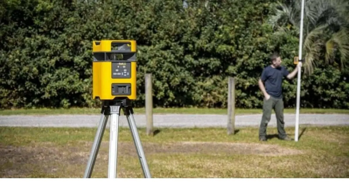 obrotowy poziom laserowy do niwelacji​ ​