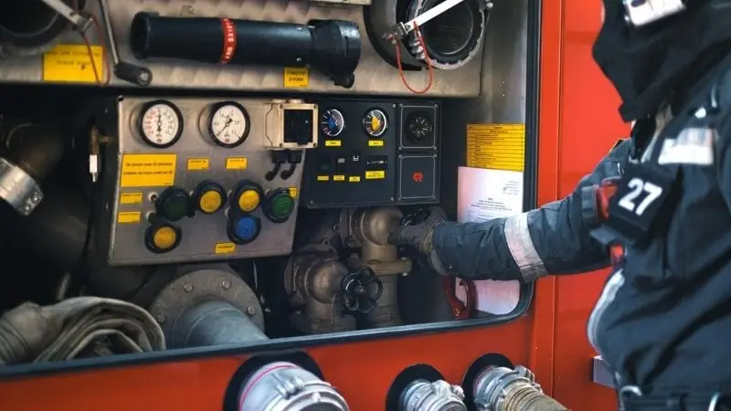 safety tips when troubleshooting a hydraulic dump trailer