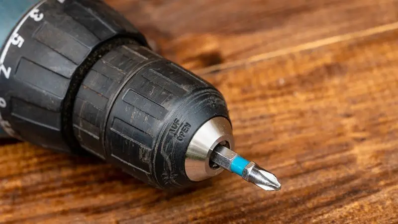 get a guide and learn how to choose the right tool that drills holes