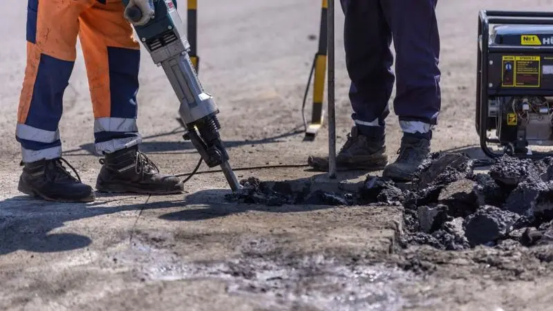 comparing the best online stores for gasoline post hole diggers