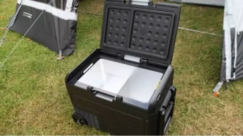 Vehicle mini refrigerator