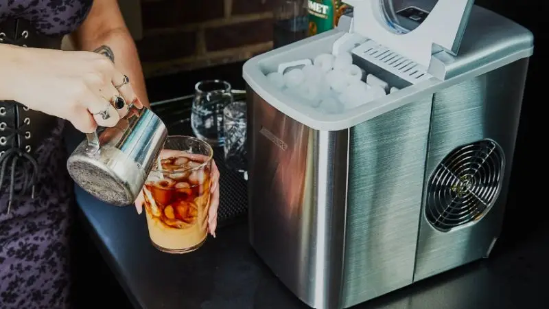 important features to check before buying small ice maker
