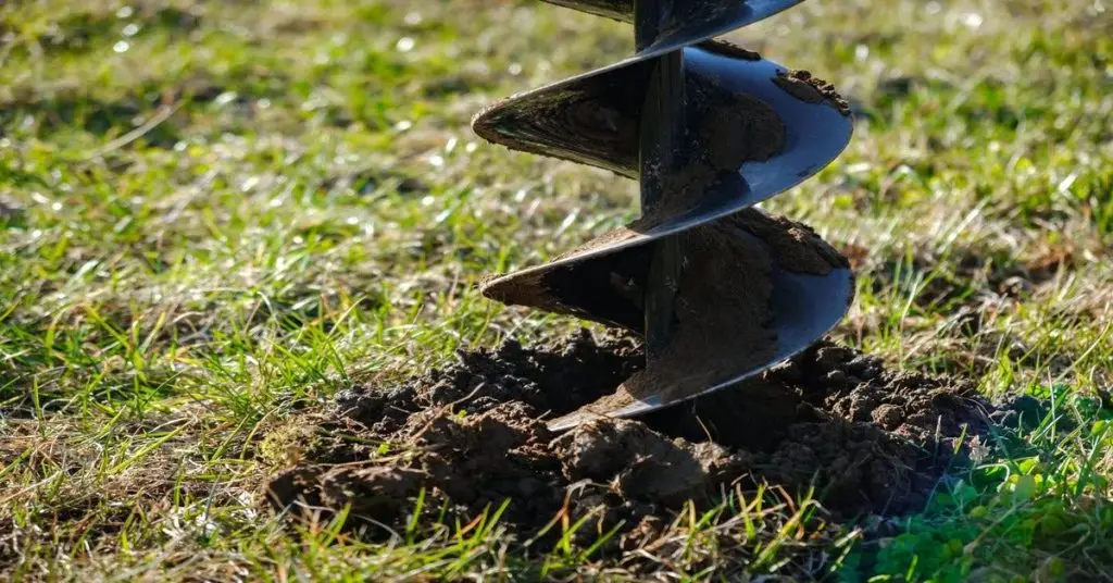 aká hlboká diera pre stĺpik plota