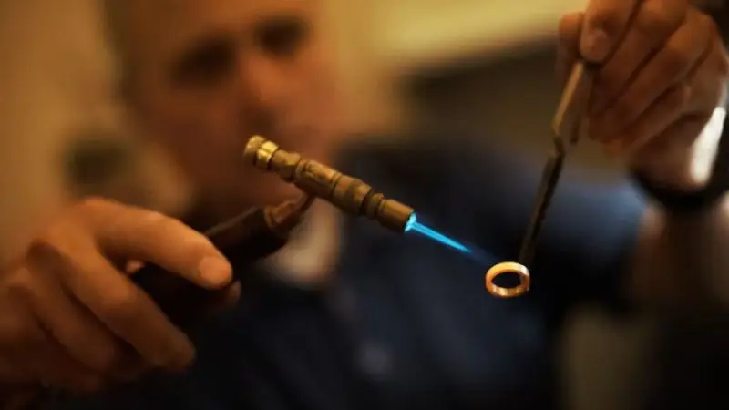 What Happens to Gold When It Melts and Solidifies?