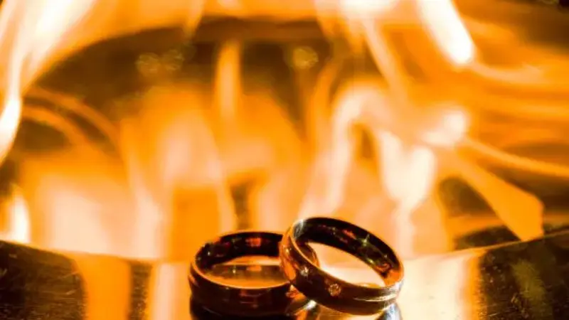 What Happens to Gold When It Melts and Solidifies?