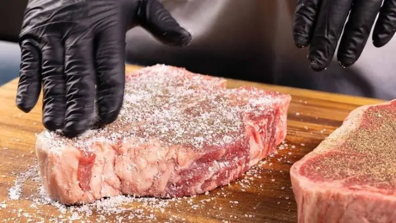 Steak tips to marinade meat