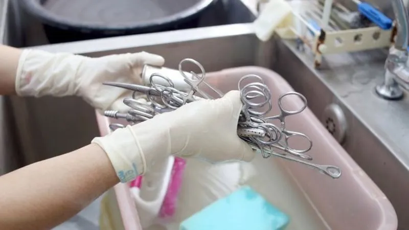 surgical instrument cleaning
