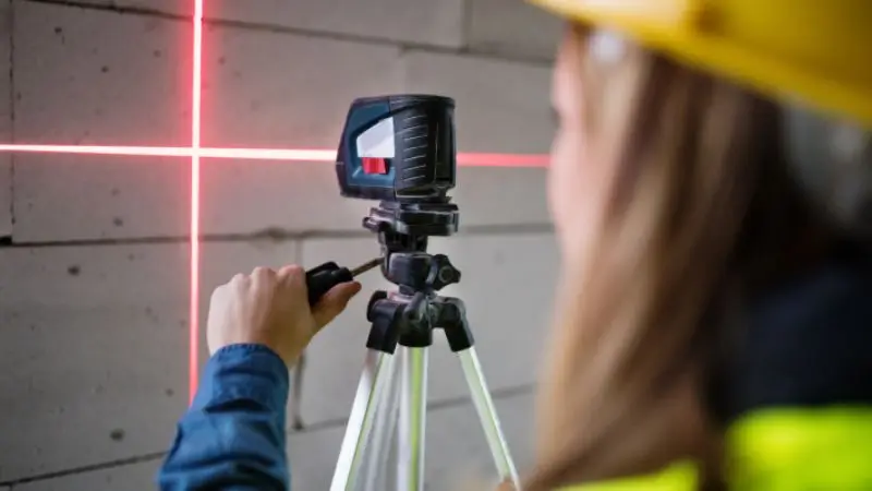 how to use laser level outside